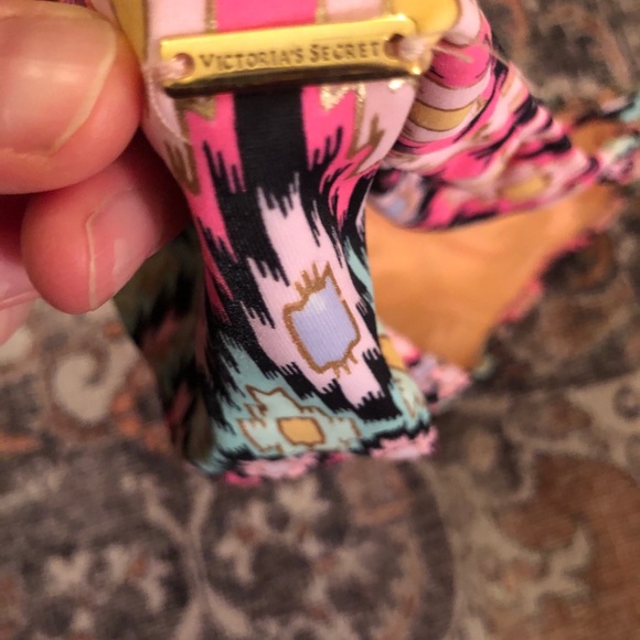 Bikini - Picture 3 of 5